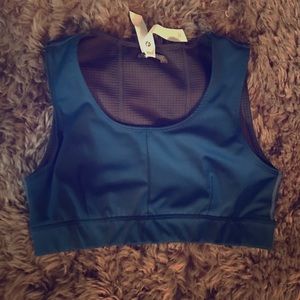 Sports bra. Pocket in the back. Navy